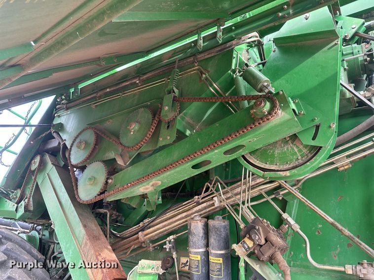 image for item IU9208 1991 John Deere 9600  combine