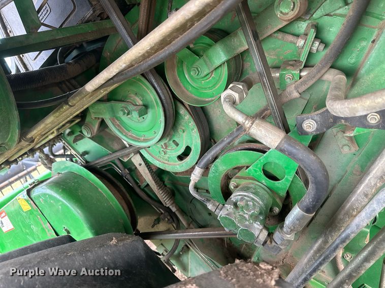 image for item IU9208 1991 John Deere 9600  combine