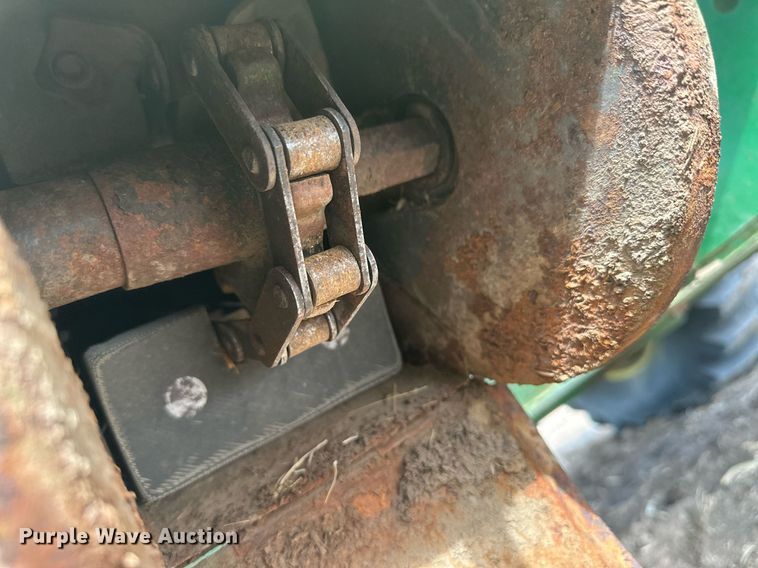 image for item IU9208 1991 John Deere 9600  combine