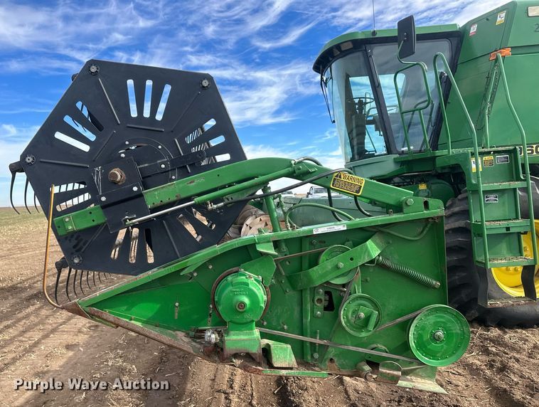 image for item IU9208 1991 John Deere 9600  combine