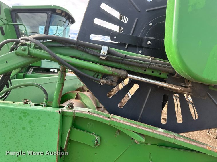 image for item IU9208 1991 John Deere 9600  combine