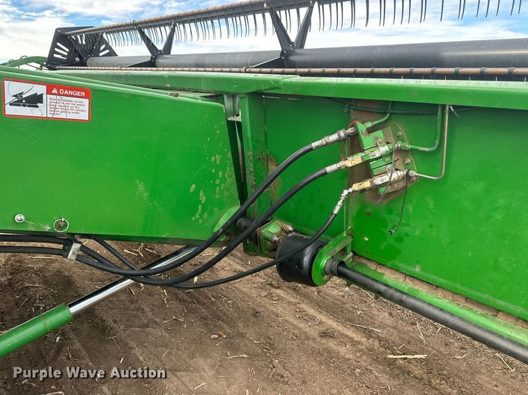 image for item IU9208 1991 John Deere 9600  combine