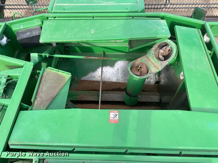 image for item IU9208 1991 John Deere 9600  combine