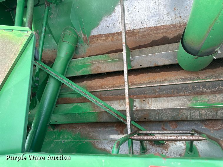 image for item IU9208 1991 John Deere 9600  combine