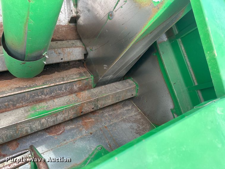 image for item IU9208 1991 John Deere 9600  combine