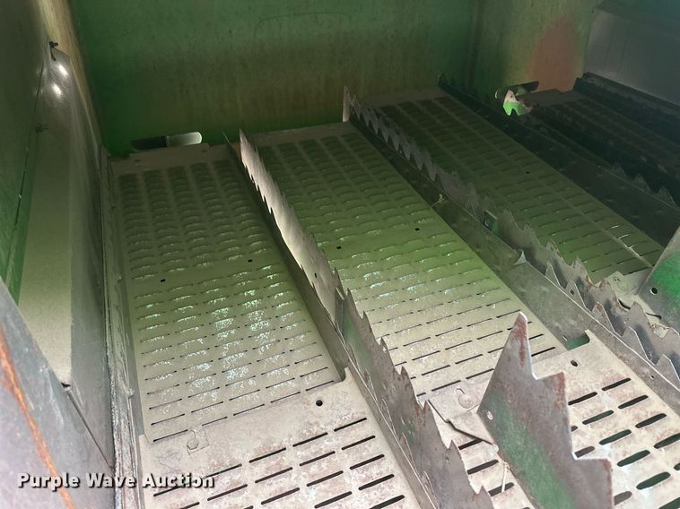 image for item IU9208 1991 John Deere 9600  combine