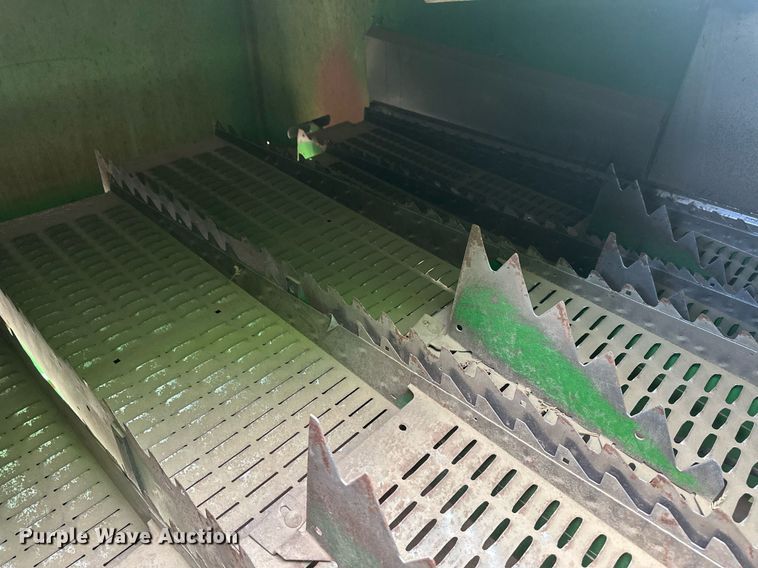 image for item IU9208 1991 John Deere 9600  combine