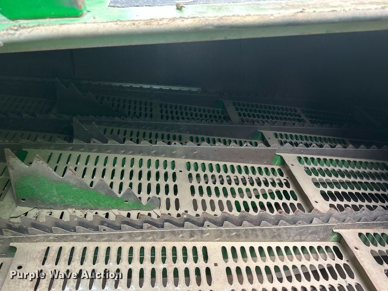 image for item IU9208 1991 John Deere 9600  combine