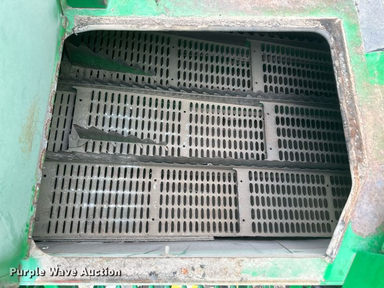 image for item IU9208 1991 John Deere 9600  combine