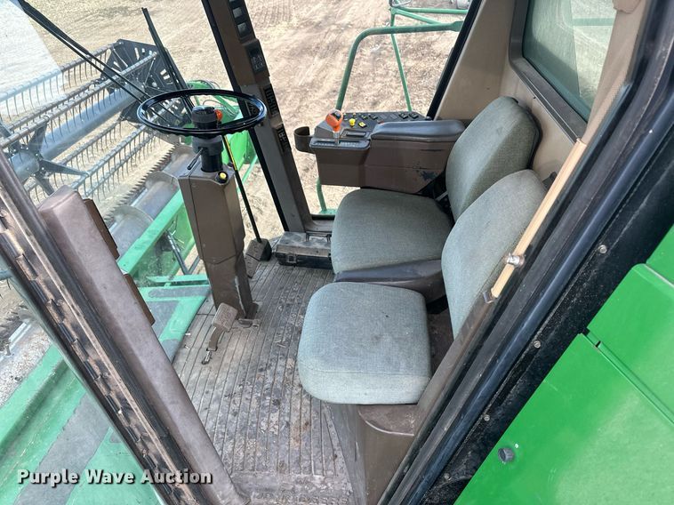 image for item IU9208 1991 John Deere 9600  combine