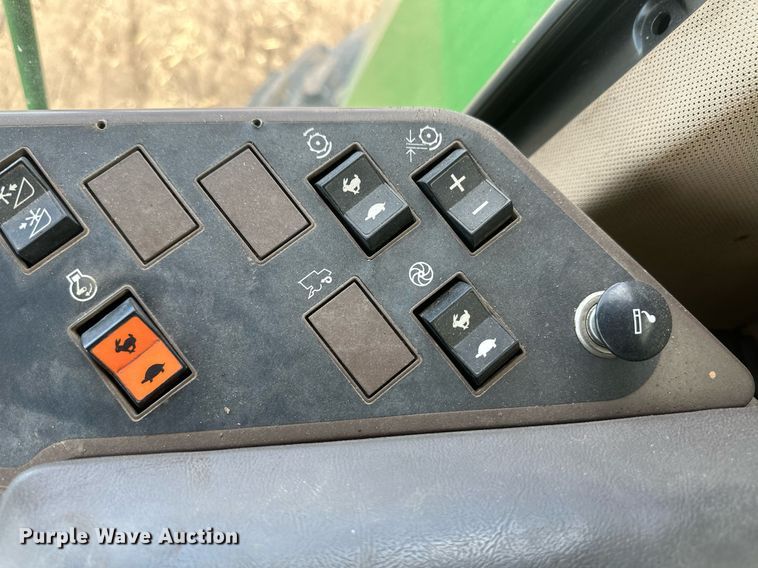 image for item IU9208 1991 John Deere 9600  combine