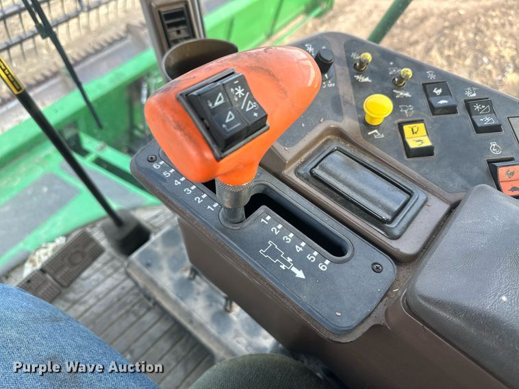 image for item IU9208 1991 John Deere 9600  combine