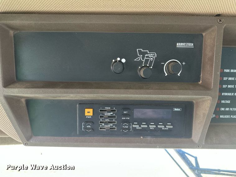 image for item IU9208 1991 John Deere 9600  combine