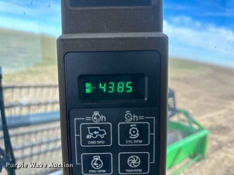 image for item IU9208 1991 John Deere 9600  combine