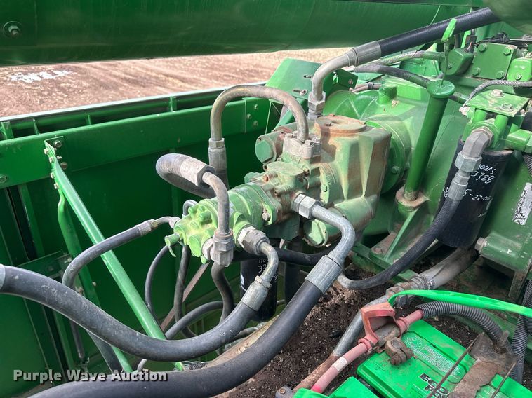 image for item IU9208 1991 John Deere 9600  combine