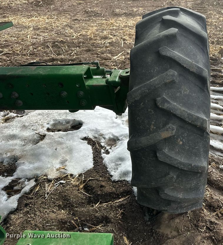 image for item IU9208 1991 John Deere 9600  combine