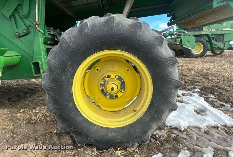 image for item IU9208 1991 John Deere 9600  combine