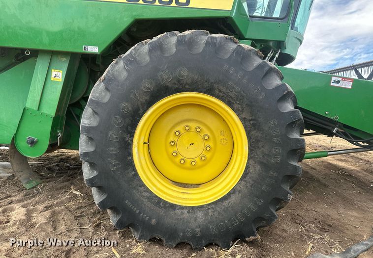 image for item IU9208 1991 John Deere 9600  combine