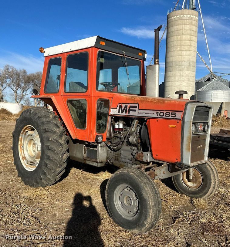 image for item IU9220 1976 Massey Ferguson 1085  tractor