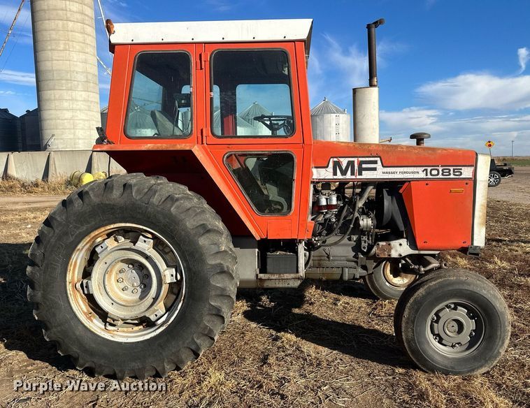 image for item IU9220 1976 Massey Ferguson 1085  tractor