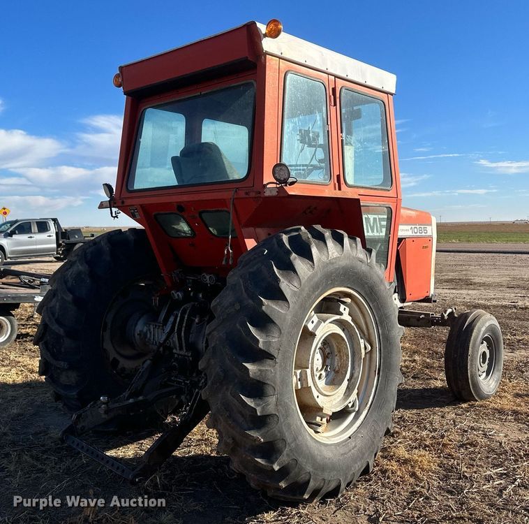 image for item IU9220 1976 Massey Ferguson 1085  tractor