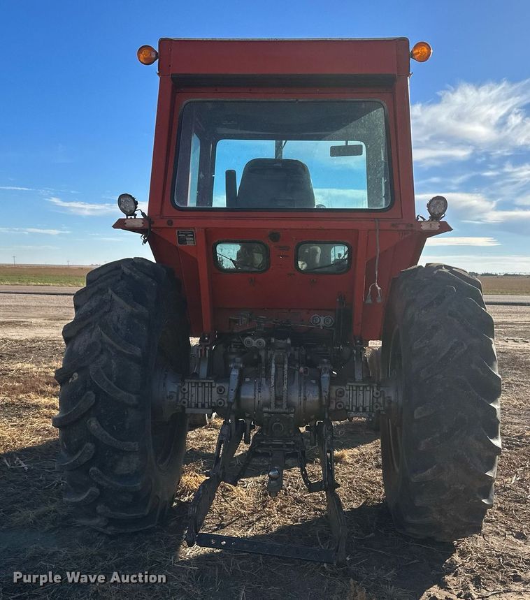 image for item IU9220 1976 Massey Ferguson 1085  tractor