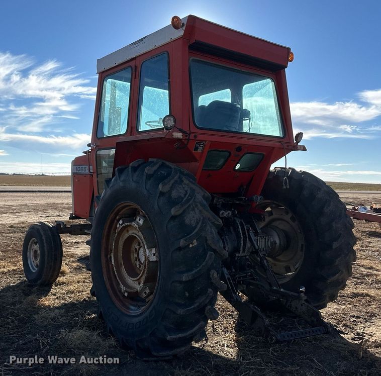 image for item IU9220 1976 Massey Ferguson 1085  tractor