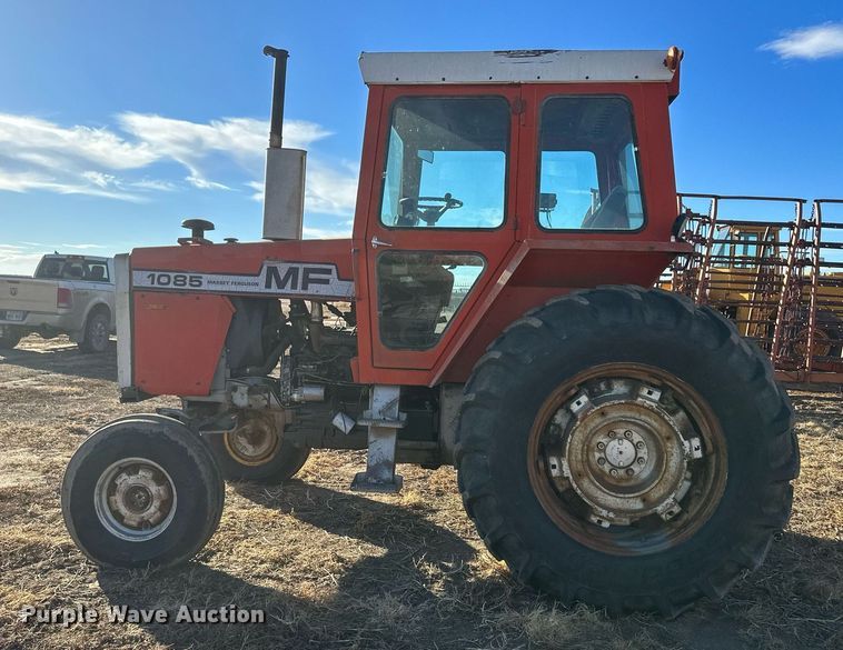 image for item IU9220 1976 Massey Ferguson 1085  tractor