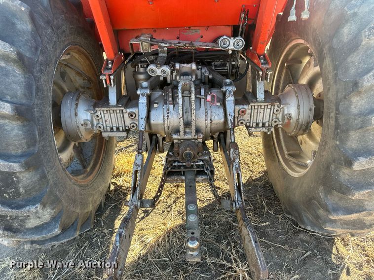 image for item IU9220 1976 Massey Ferguson 1085  tractor