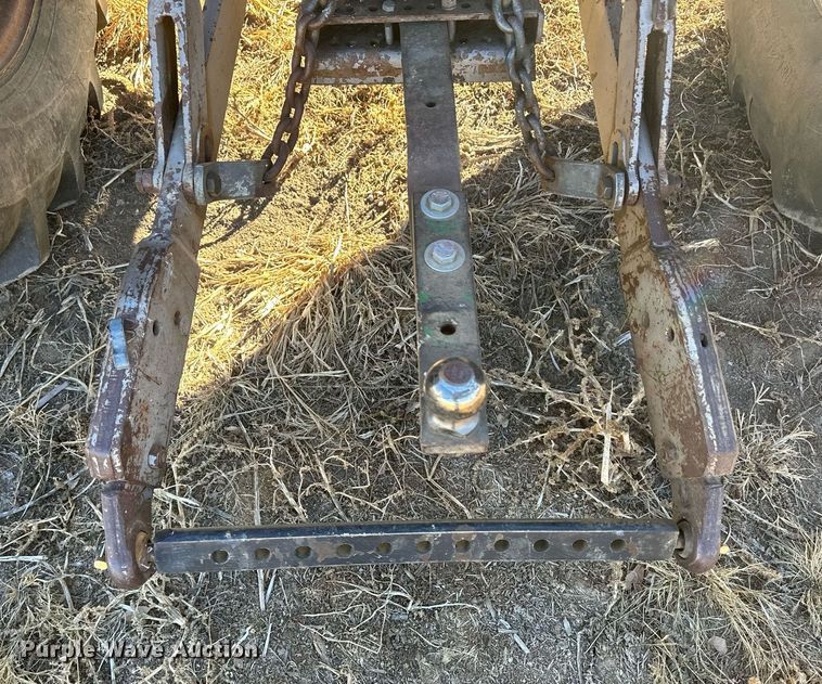 image for item IU9220 1976 Massey Ferguson 1085  tractor