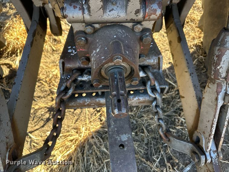 image for item IU9220 1976 Massey Ferguson 1085  tractor