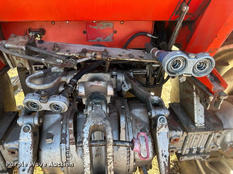 image for item IU9220 1976 Massey Ferguson 1085  tractor