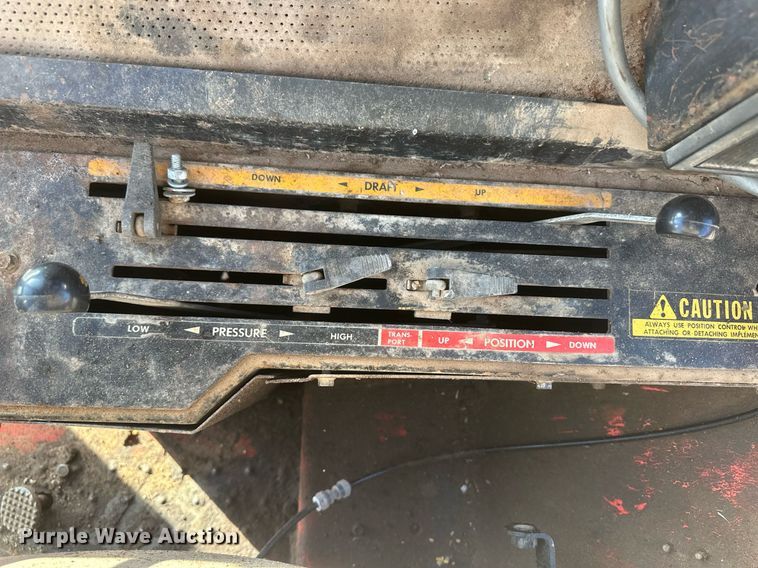 image for item IU9220 1976 Massey Ferguson 1085  tractor