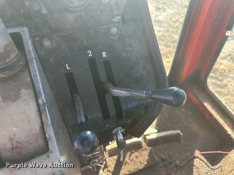 image for item IU9220 1976 Massey Ferguson 1085  tractor