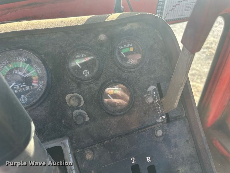 image for item IU9220 1976 Massey Ferguson 1085  tractor