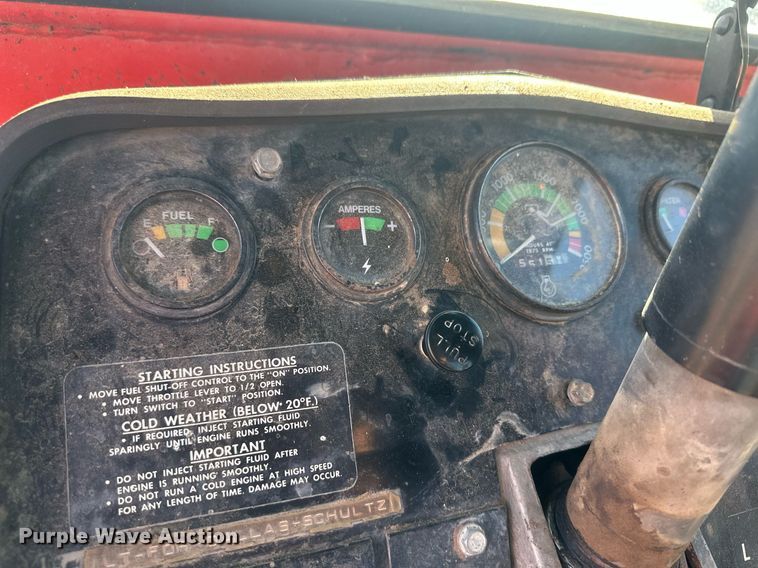 image for item IU9220 1976 Massey Ferguson 1085  tractor