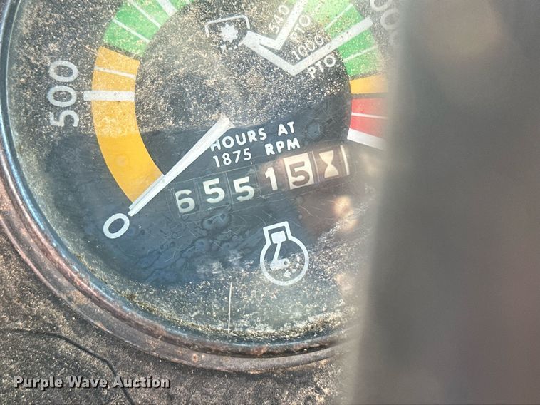 image for item IU9220 1976 Massey Ferguson 1085  tractor