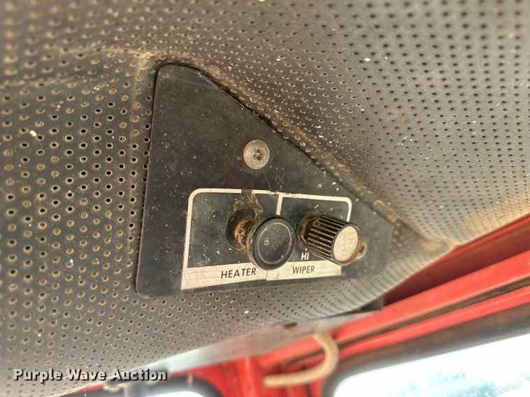 image for item IU9220 1976 Massey Ferguson 1085  tractor