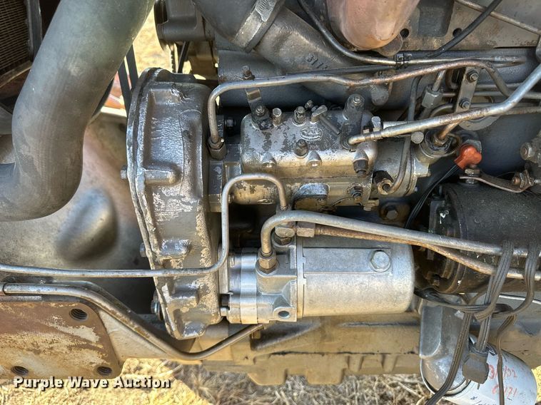 image for item IU9220 1976 Massey Ferguson 1085  tractor