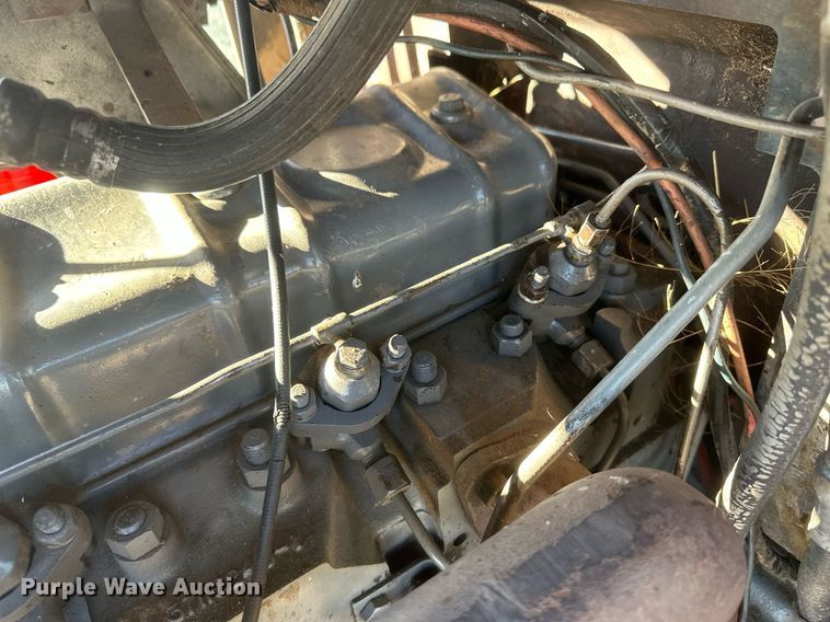 image for item IU9220 1976 Massey Ferguson 1085  tractor