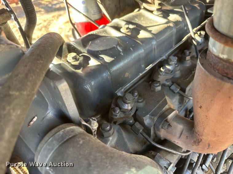 image for item IU9220 1976 Massey Ferguson 1085  tractor