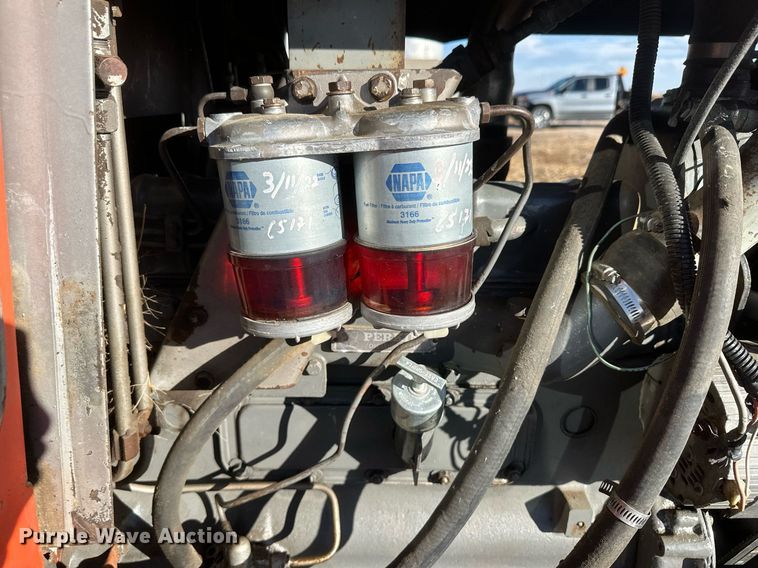 image for item IU9220 1976 Massey Ferguson 1085  tractor