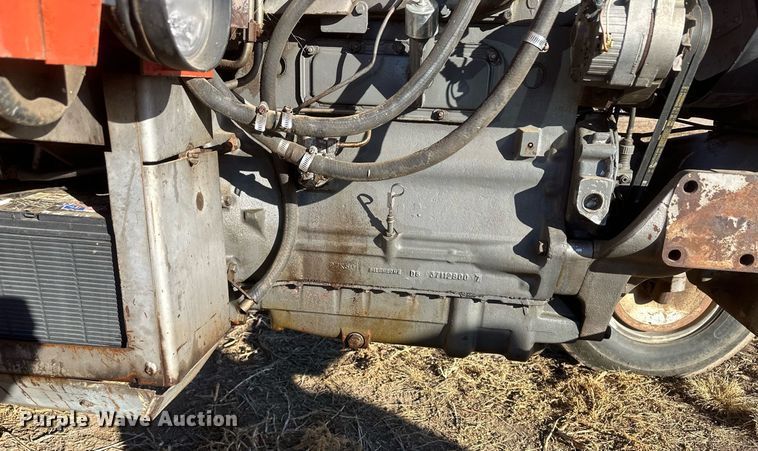 image for item IU9220 1976 Massey Ferguson 1085  tractor