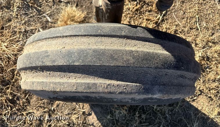 image for item IU9220 1976 Massey Ferguson 1085  tractor