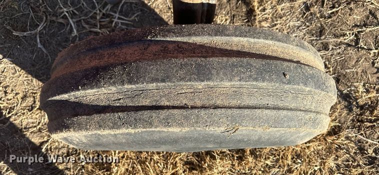 image for item IU9220 1976 Massey Ferguson 1085  tractor