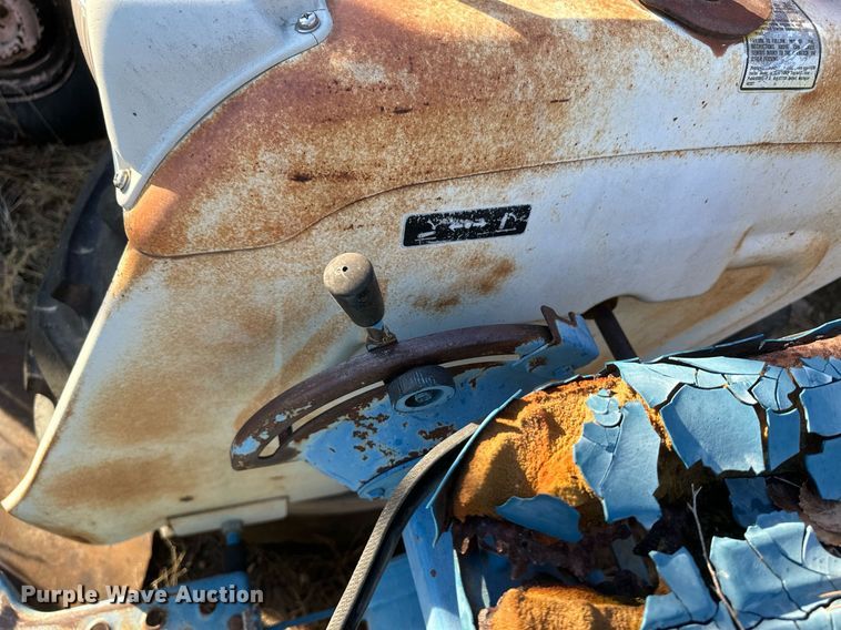 image for item IU9222 1985 Ford 1710  tractor