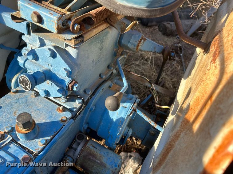 image for item IU9222 1985 Ford 1710  tractor