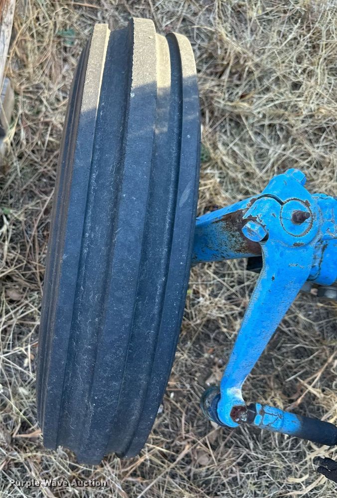 image for item IU9222 1985 Ford 1710  tractor