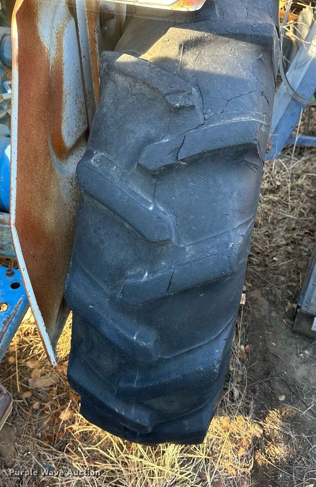 image for item IU9222 1985 Ford 1710  tractor