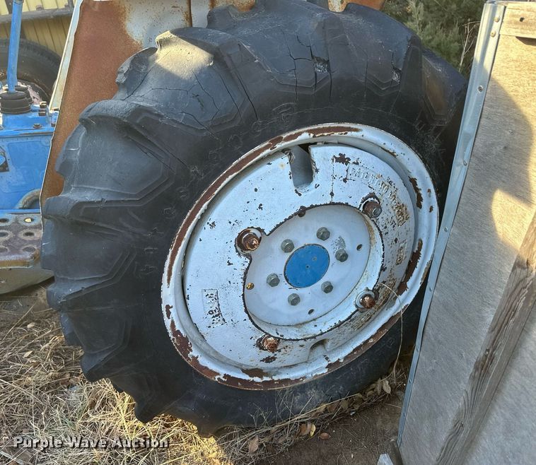 image for item IU9222 1985 Ford 1710  tractor